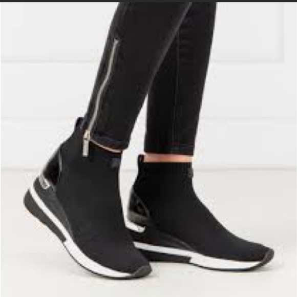 Michael Kors Shoes - MICHAEL MICHAEL KORS
Skyler Stretch-Knit Sock Sneaker Sz 8.5
